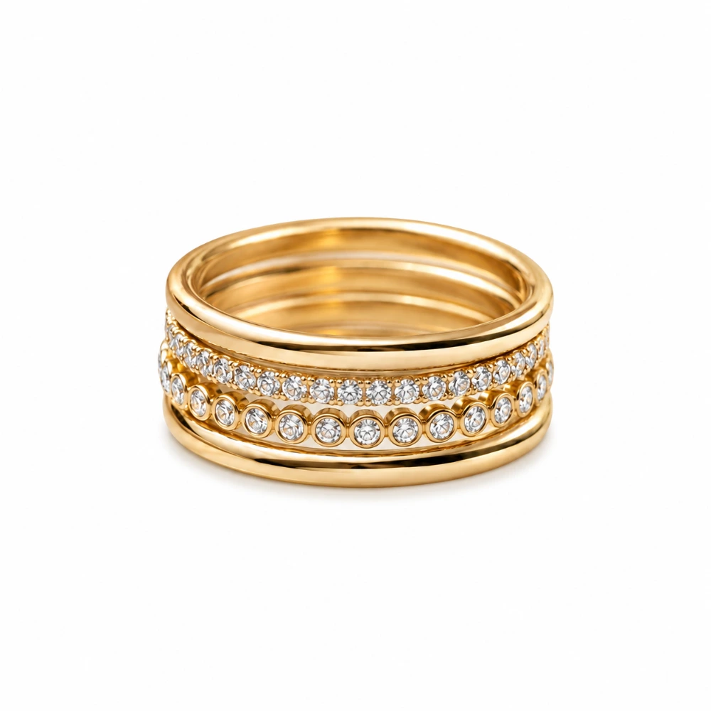The Bezel Line Stack — Set 4 cincin · Pavé 30 × 0,015 ct + bezel 24 × 0,02 ct + 2 band polos · Emas 18K